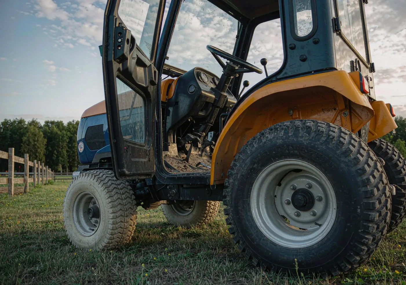 Tractor usado de engranajes o HST: decidir por tarea y estado