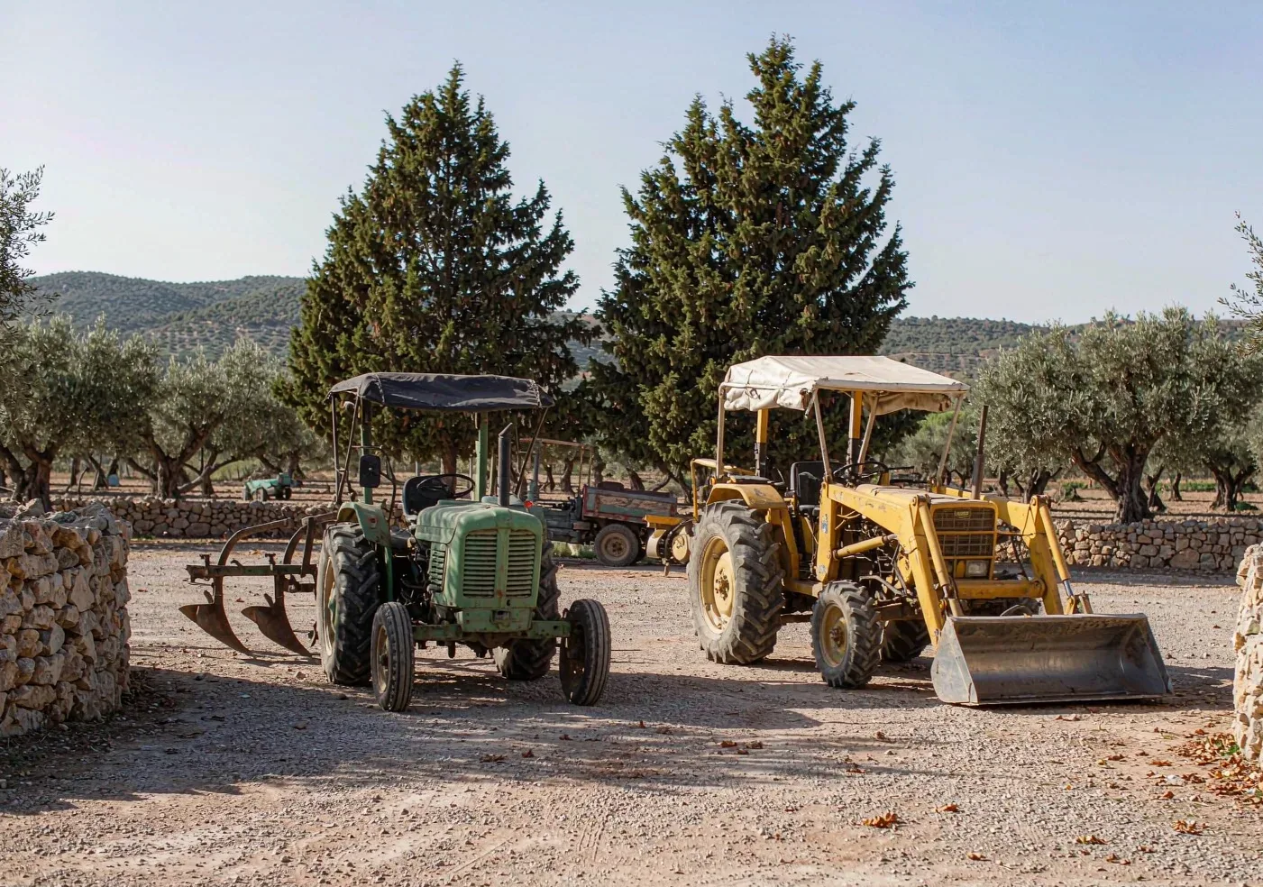 John Deere 3E frente a 4M usados: qué comparar antes de comprar