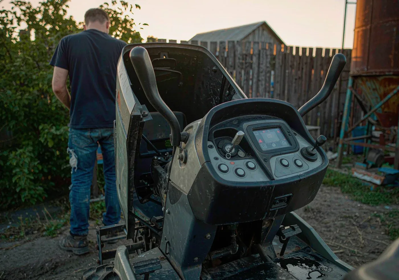 Cargadores usados: Kubota LA y John Deere 500, montaje y capacidad